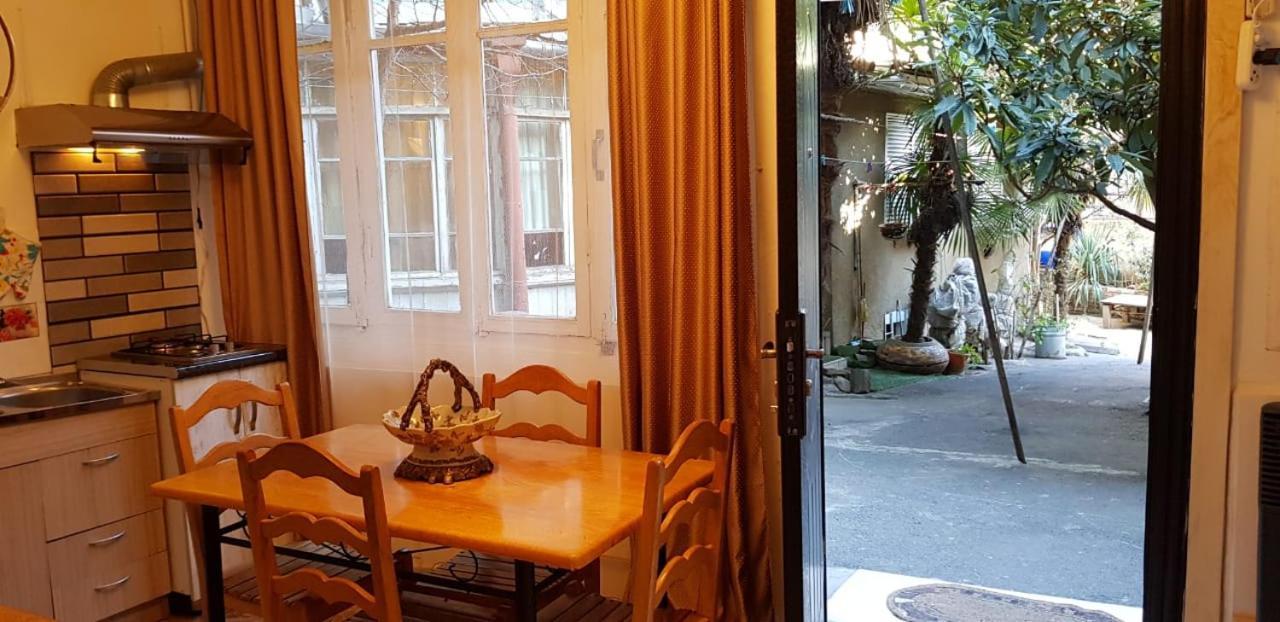 Madona's Apartment Tiflis Exterior foto